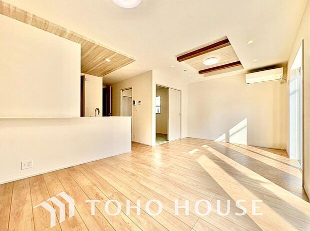 造りこんだ空間演出の妙が生み出す光と質のハーモニーはこの住宅のクオリティの良さを実感させてくれます。