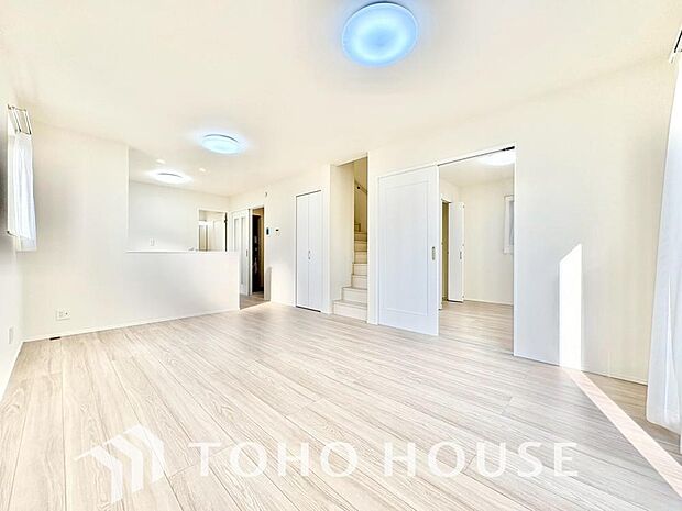 造りこんだ空間演出の妙が生み出す光と質のハーモニーはこの住宅のクオリティの良さを実感させてくれます。