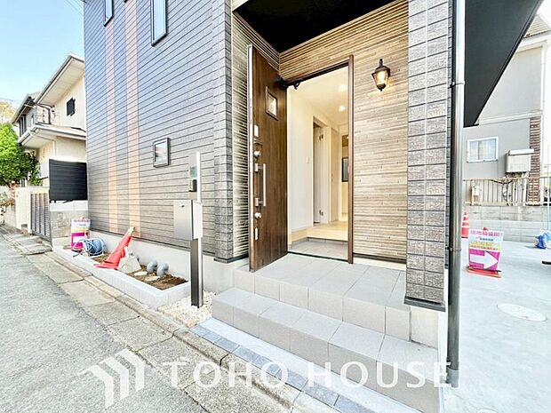 ダウンライトを使用しお洒落に演出。帰りたくなる家をテーマに設計。いつも「人」と「家」の間に・・・。