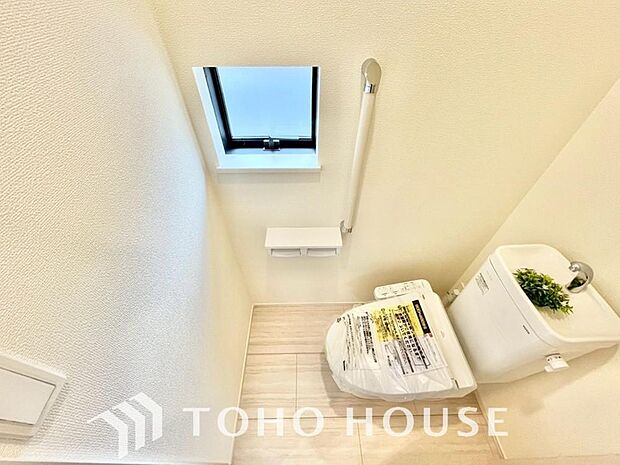 清潔な空間であって頂けますように、目に留まるだけではなく、汚れをふき取り易いフロアと壁紙をチョイス。