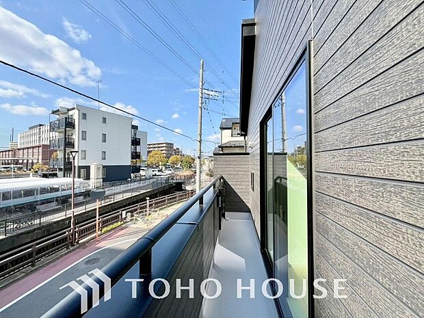 太陽に愛された邸は、陽当り、通風に優れた魅力的で快適さを追求した邸宅です。