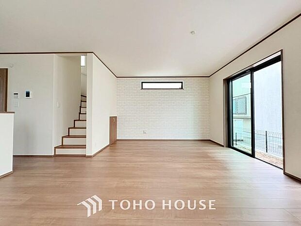 作り手の「気持ちの良いリビングでお過ごししていただきたい」という思いを感じさせます。