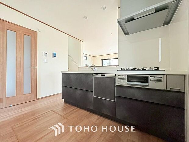 広々キッチンを採用。みんなで作った料理を召し上がりながらの会話は、どのような物になるのでしょうか。