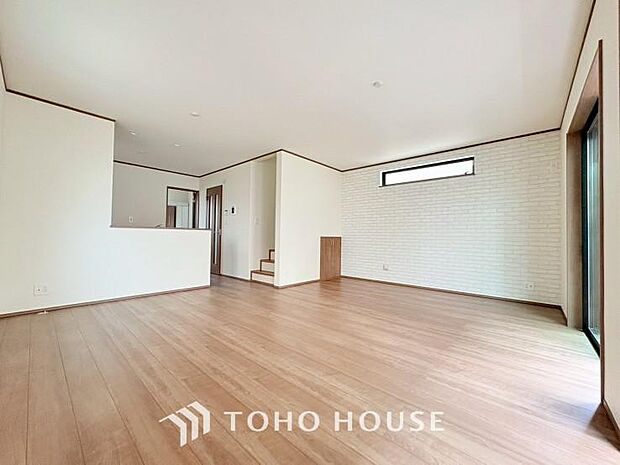 光が注がれる青い空から鮮やかに赤色にゆっくりと染まる。そんな優しい時間がここでは流れてゆく。