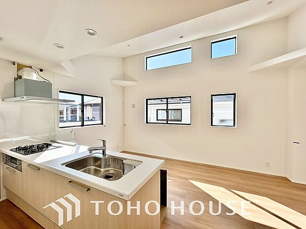 作り手の「気持ちの良いリビングでお過ごししていただきたい」という思いを感じさせます。