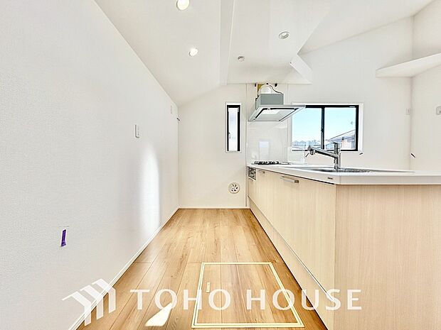 広々キッチンを採用。みんなで作った料理を召し上がりながらの会話は、どのような物になるのでしょうか。