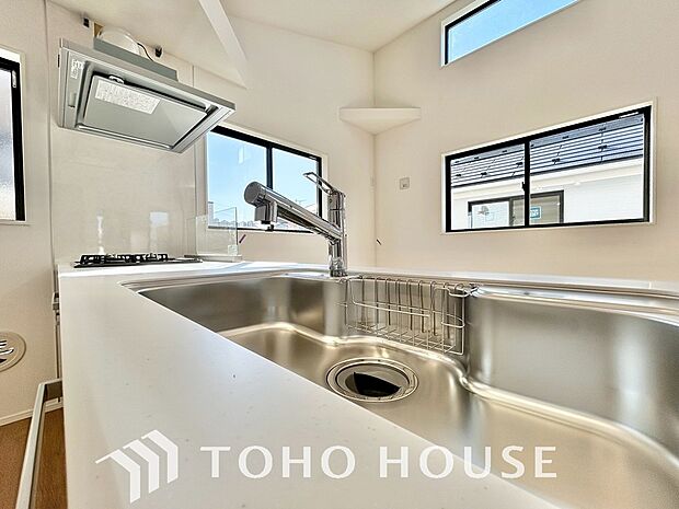 ワンタッチで浄水と原水を切り替えできる浄水器一体型水栓は水道水に含まれる有害物質を除去してくれます。