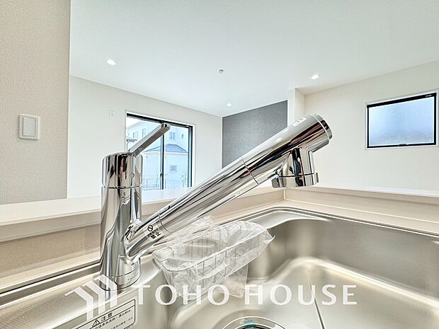 安全でおいしい水を手軽に。ボタンひとつで浄水と原水に切り替えられる浄水器一体型水洗を使用。