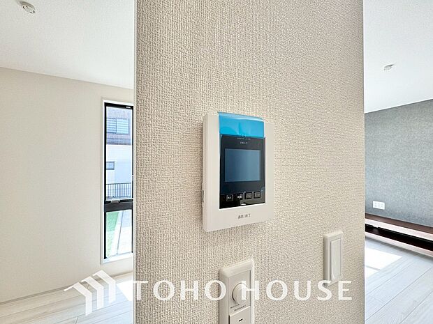 「見える安心」を実現するために、誰が訪れてもすぐにわかるようモニター付きインターホンを設置しました。