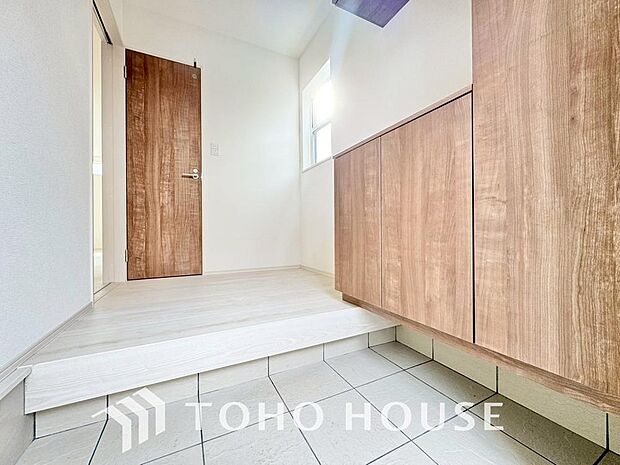 ダウンライトを使用しお洒落に演出。帰りたくなる家をテーマに設計。いつも「人」と「家」の間に・・・。