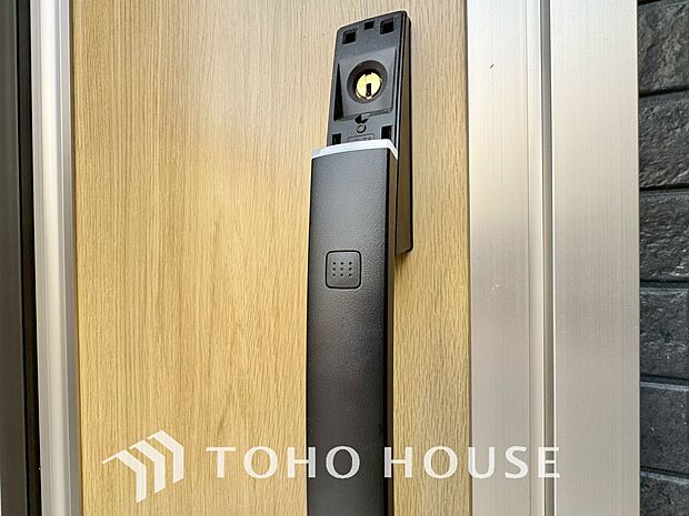 ICチップを用いたカードやボタンなどで玄関扉の鍵の施錠・解錠が出来る設備。
