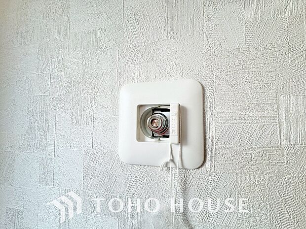 リビングには、ガスコックがございます。ガスファンヒーター等を利用する際にあると役立ちます。