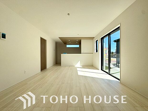 光と風があふれる開放的なリビングダイニングには自然と家族みんなが集まってきます。