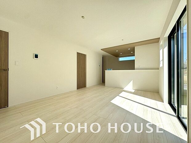 作り手の「気持ちの良いリビングでお過ごししていただきたい」という思いを感じさせます。