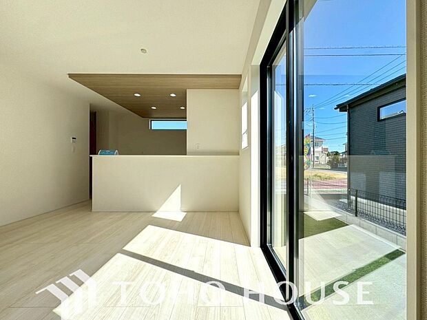 造りこんだ空間演出の妙が生み出す光と質のハーモニーはこの住宅のクオリティの良さを実感させてくれます。