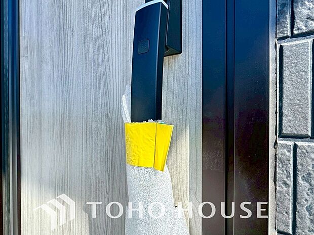 ICチップを用いたカードやボタンなどで玄関扉の鍵の施錠・解錠が出来る設備。