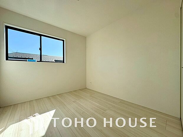 白を基調とした室内は、明るい住空間を造り出すだけでなく、清潔感をもたらしてくれます。