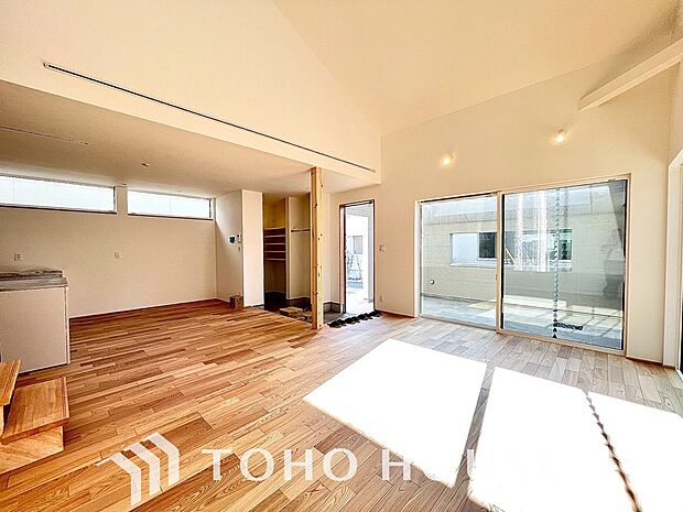 作り手の「気持ちの良いリビングでお過ごししていただきたい」という思いを感じさせます。