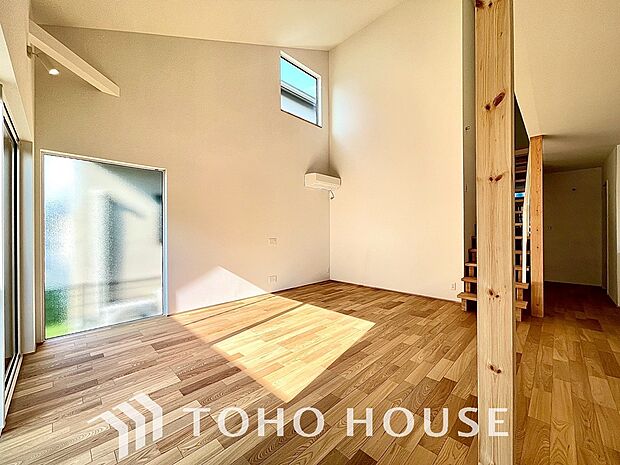 造りこんだ空間演出の妙が生み出す光と質のハーモニーはこの住宅のクオリティの良さを実感させてくれます。