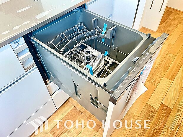 高温水や高圧水流を使う事で効率よく食器洗浄できます。殺菌効果も高いので哺乳瓶等を洗う際にも便利です。