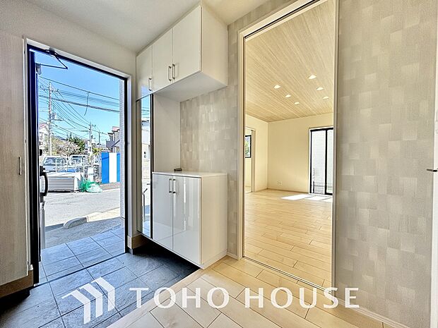 ダウンライトを使用しお洒落に演出。帰りたくなる家をテーマに設計。いつも「人」と「家」の間に・・・。