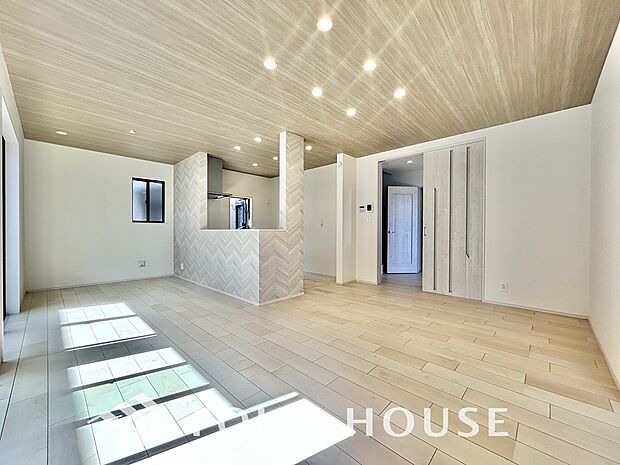 家は、ただ生活する場ではなく、笑顔の毎日、安らぎの日々のために、暮らしを愉しく、快適にする場所。