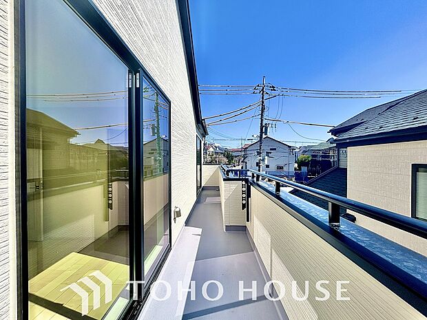 太陽に愛された邸は、陽当り、通風に優れた魅力的で快適さを追求した邸宅です。