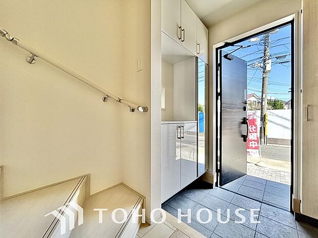 ダウンライトを使用しお洒落に演出。帰りたくなる家をテーマに設計。いつも「人」と「家」の間に・・・。