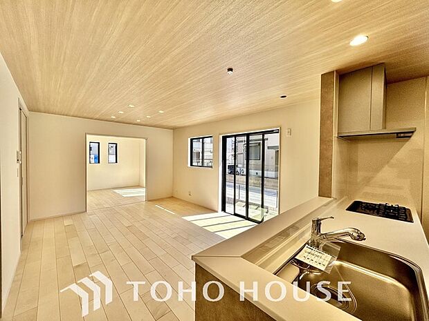 作り手の「気持ちの良いリビングでお過ごししていただきたい」という思いを感じさせます。