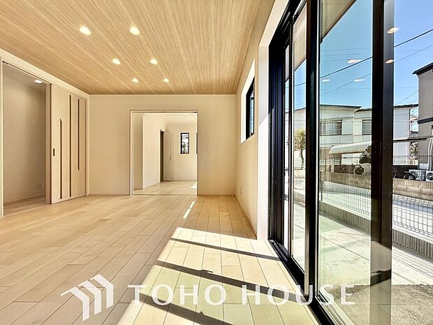 造りこんだ空間演出の妙が生み出す光と質のハーモニーはこの住宅のクオリティの良さを実感させてくれます。