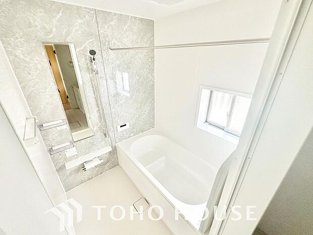 一日の疲れを癒すための心地よいバスタイムを演出する浴室はゆとりあるサイズを採用。