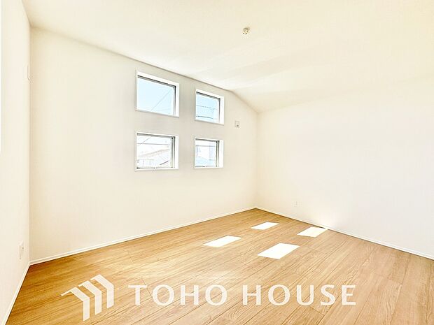 家具の配置のし易い室内です。趣味の部屋としても充分な広さを確保しております。