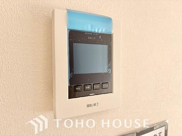 誰が来てもわかる様にモニター付きインターホンを設置。家事導線を考慮した個所に設置し、防犯性と利便性に優れ快適と安らぎを合わせた優しい設計。