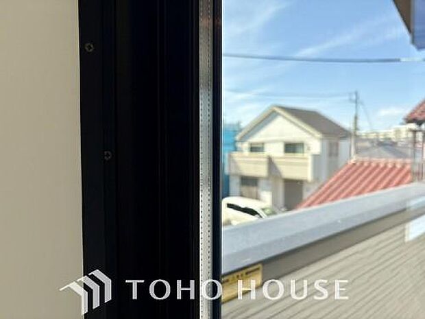 複層ガラスは結露を抑えたり、遮音にも効果を発揮します。