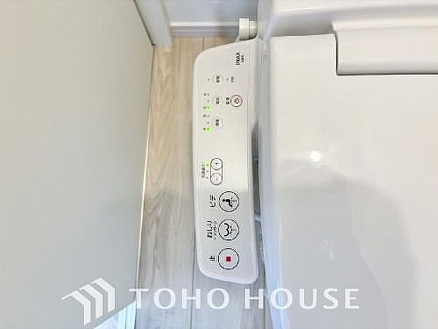 日本を訪れた外国の方で「使ってみて驚いた」と仰る方の多い、ウォシュレット。おしりを優しく洗ってくれるだけではなく、パワー脱臭機能なども備え、快適な空間を創出する機能もございます。