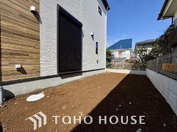 どんなお庭に仕上げるか。新生活に付いて回る楽しい悩みのひとつです。ウッドデッキの新設等もご相談下さい