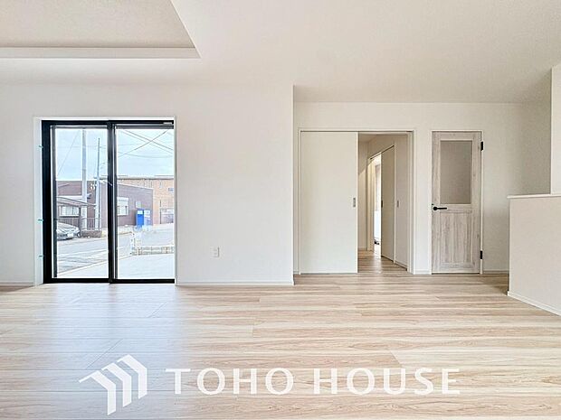 作り手の「気持ちの良いリビングでお過ごししていただきたい」という思いを感じさせます。