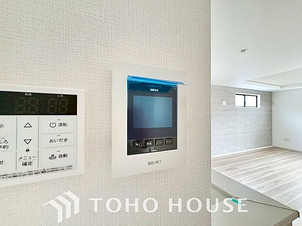 誰が来てもわかる様にモニター付きインターホンを設置。家事導線を考慮した個所に設置し、防犯性と利便性に優れ快適と安らぎを合わせた優しい設計。