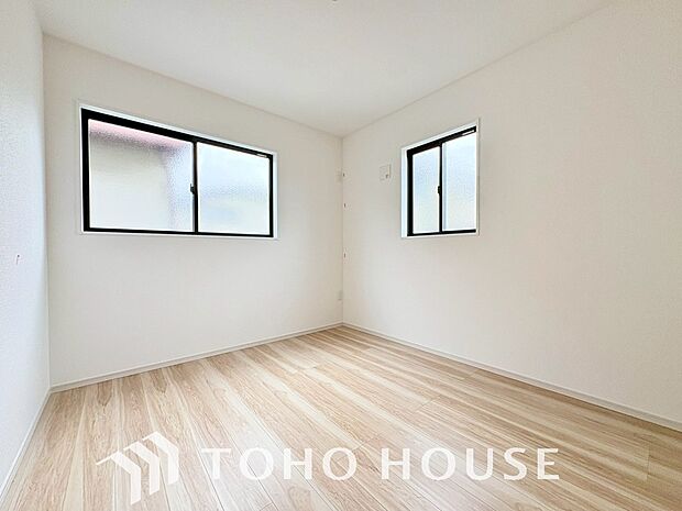 家具の配置のし易い室内です。趣味の部屋としても充分な広さを確保しております。