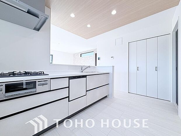 お料理の上手な方が独壇場でお料理の腕を披露するスタイルに向いているキッチンです。