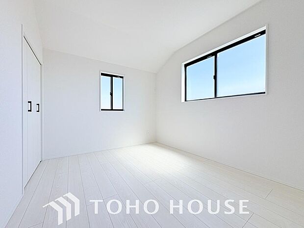 一日の疲れを癒やしてくれる主寝室。時を忘れて過ごす場所として過ごせるお部屋。