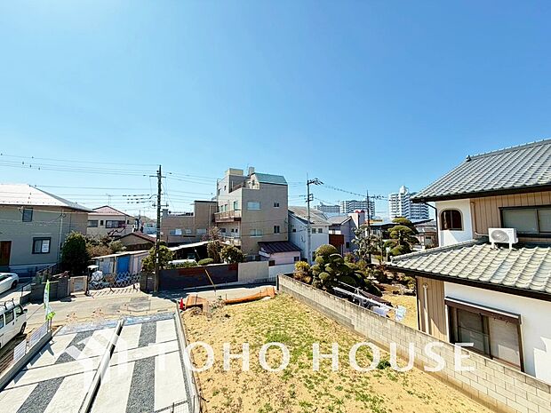 その豊かな眺望にふさわしい空間には、通風・採光にも優れ、心地よい光と風があふれています。