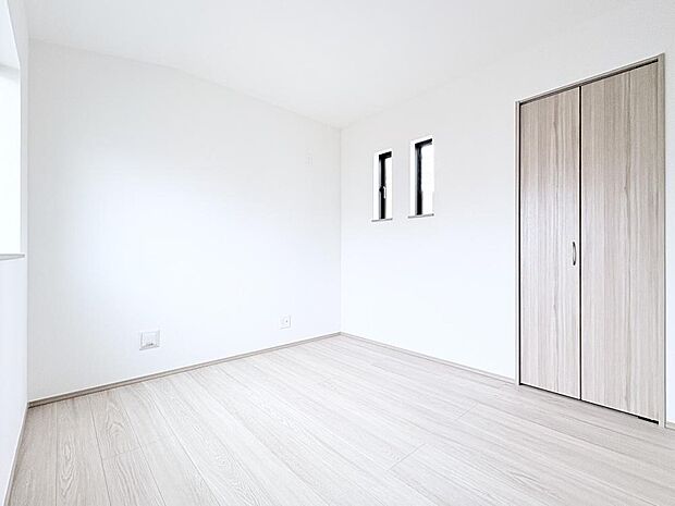 快適な光を取り入れ、心地よい風を取り入れます。心と体をゆったりと安らげる寝室。