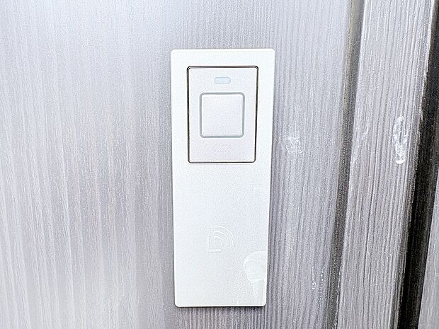 電子錠・カードキーシステム。合鍵を作りづらく、ピッキングが不可能なので、防犯対策に効果的です。