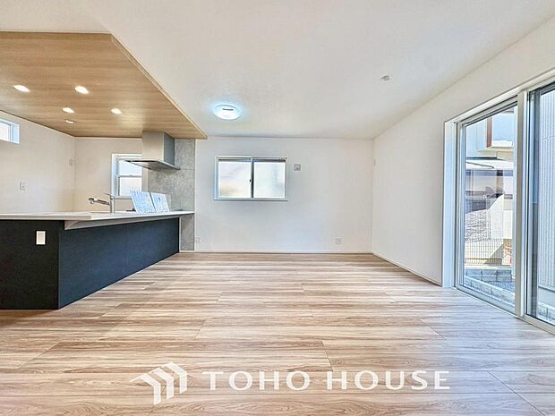 作り手の「気持ちの良いリビングでお過ごししていただきたい」という思いを感じさせます。