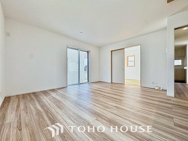 心温まるくつろぎを楽しめるリビングは、静かで落ち着いた癒しの空間となり、家族とゆったり過ごせます。