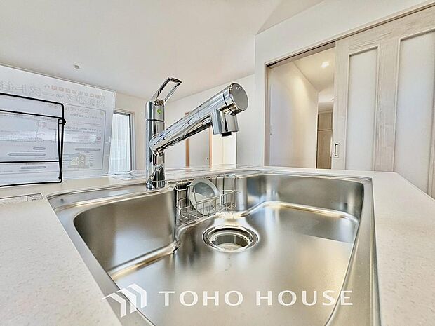 浄水と原水をボタン一つで切り替えられる浄水器一体型水洗。近年主流になりつつある人気の設備です。