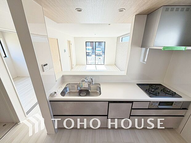 ご家族みんなで調理ができる位のスペースを実現したキッチン空間となっております。