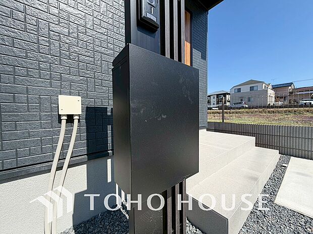 宅配ボックスは、ネットショッピングなどによって増加傾向の小型のお届け物の受け取りにができて便利です。