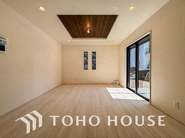 リビングも広く設け、訪れる人々を暖かく迎えてくれます。